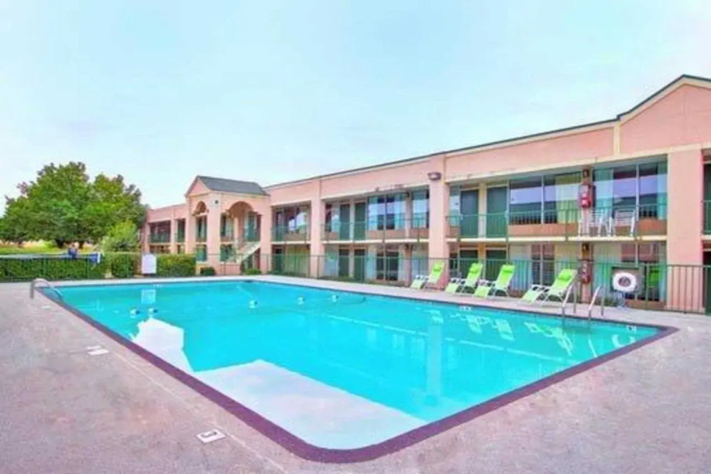 121 Motel Henderson