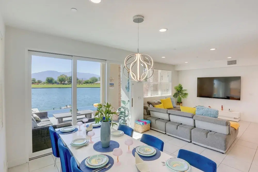 2 Mi to Fantasy Springs Casino: Lakefront Retreat!