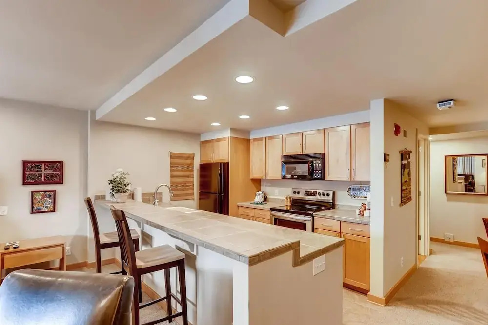 Renovated Studio- Kids Ski Free & On Shuttle Route! Studio Bedroom Condo by RedAwning