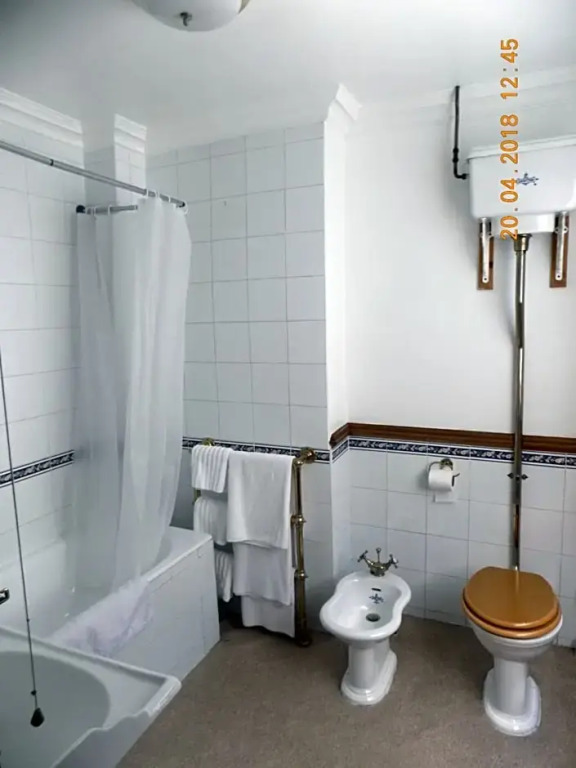 The Londesborough Arms bar with en-suite rooms