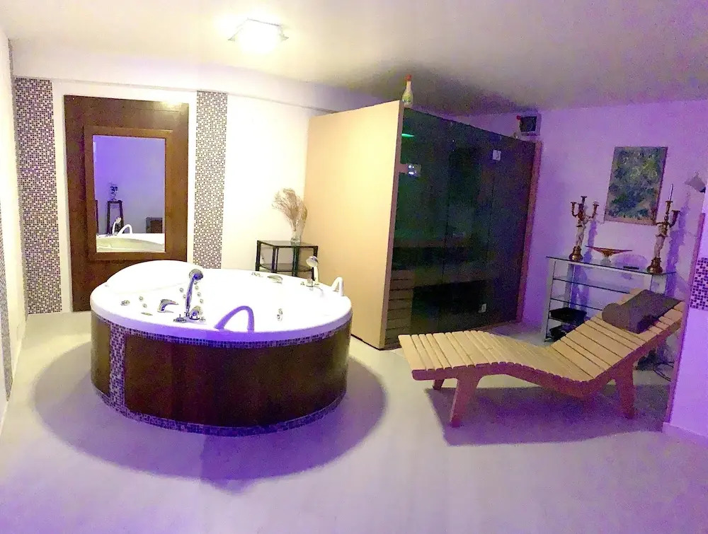 Contemporary Villa in Castellaccio with Private Pool