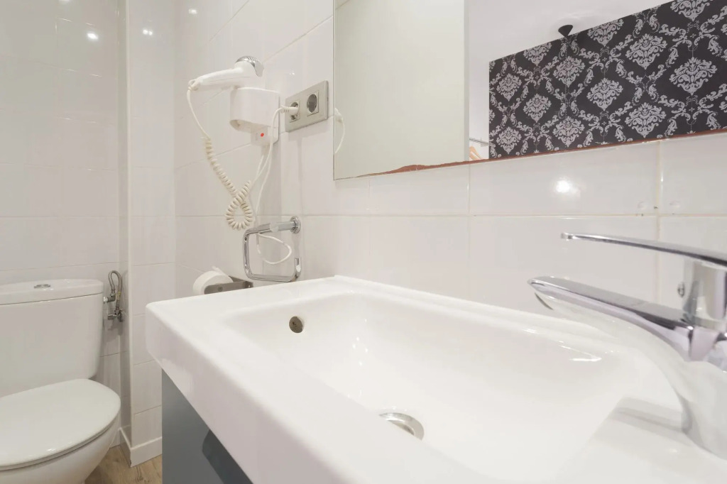Liceu Apartments by gaiarooms