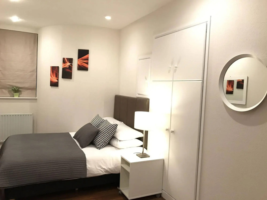 SHQ Apartments