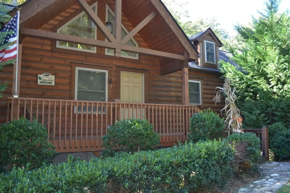 The Esmeralda Inn at Lake Lure