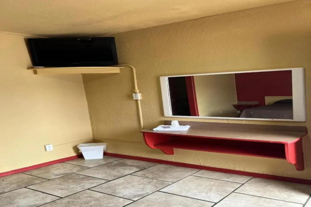 Holiday Motel Tulsa OK