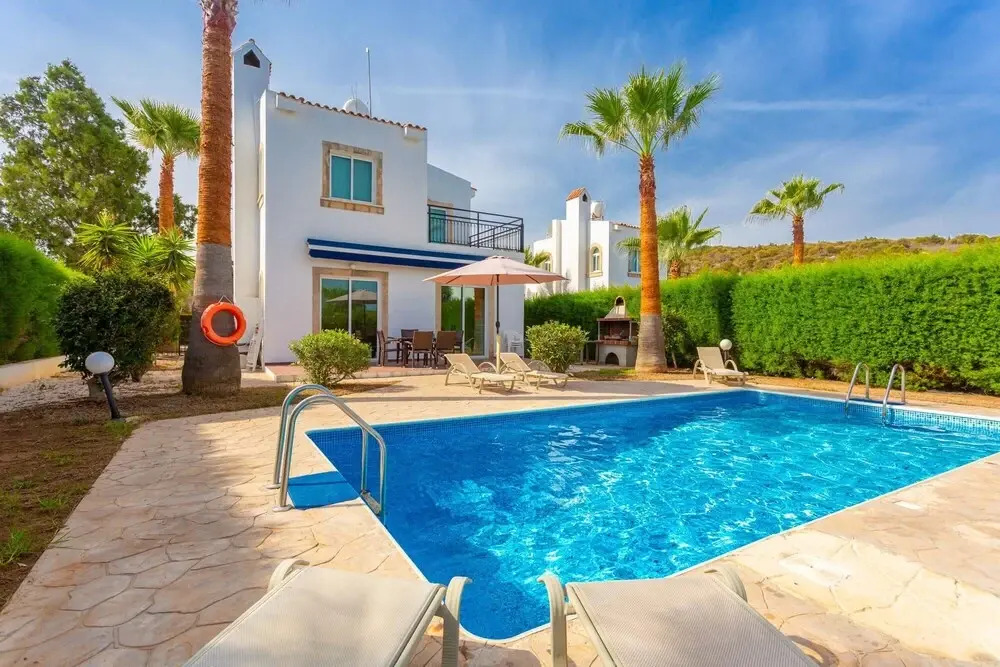 Villa Chrysanthemum Large Private Pool Walk to Beach A C Wifi