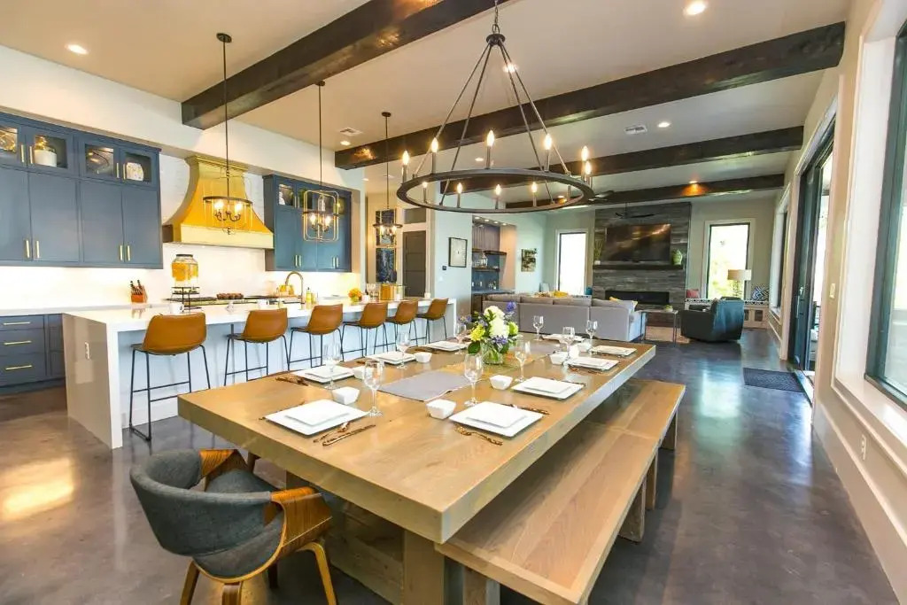 Wake and Roll Plus - The Ultimate Luxury Lake LBJ Escape