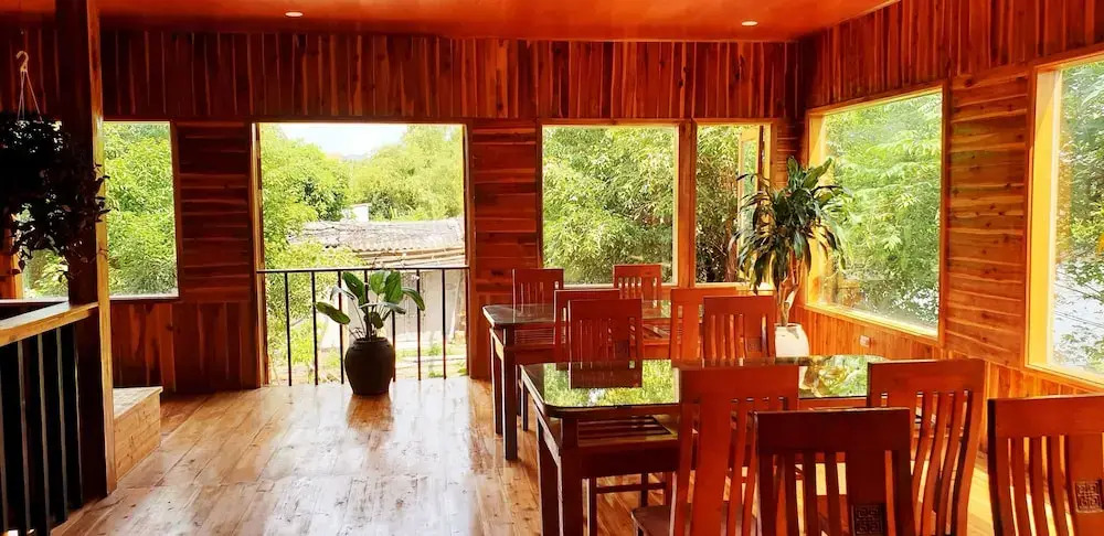 Tuyets Homestay