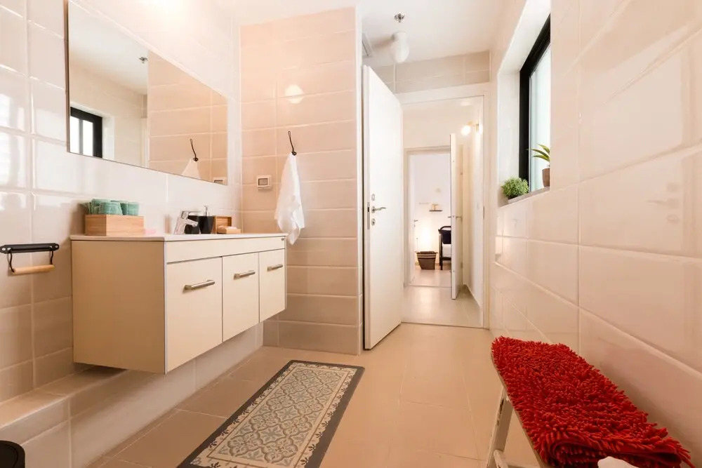 Artsy Modern Bright Apt in Bat Yam