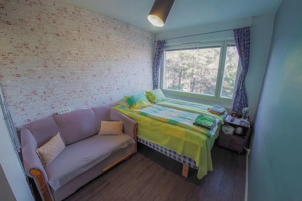 Eazy Home nearby Highway-Apartment or Private Room or Shared Room with Shared Big Kitchen,Shower,Toilet & Free Parking