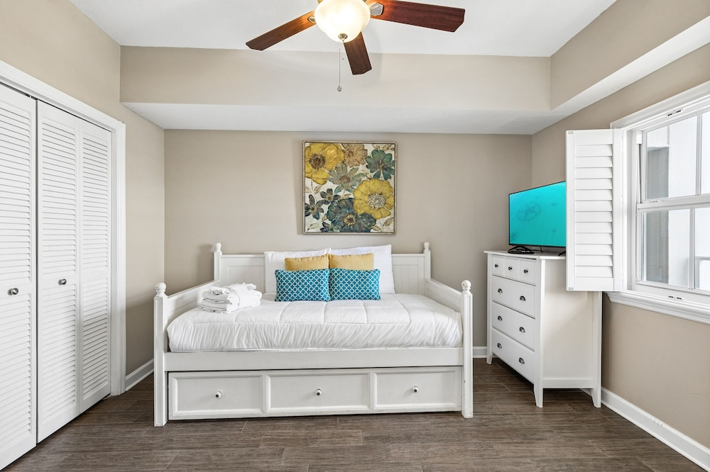 The Inn At Crystal Beach Ph 702 4 Bedroom Condo