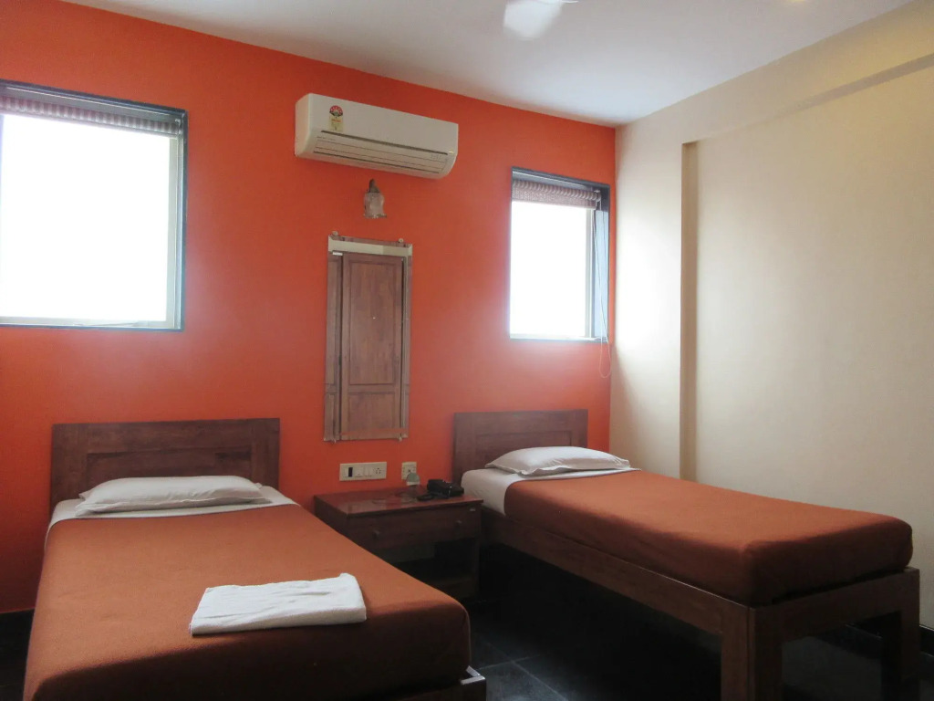 Hotel Q Deck Rooms