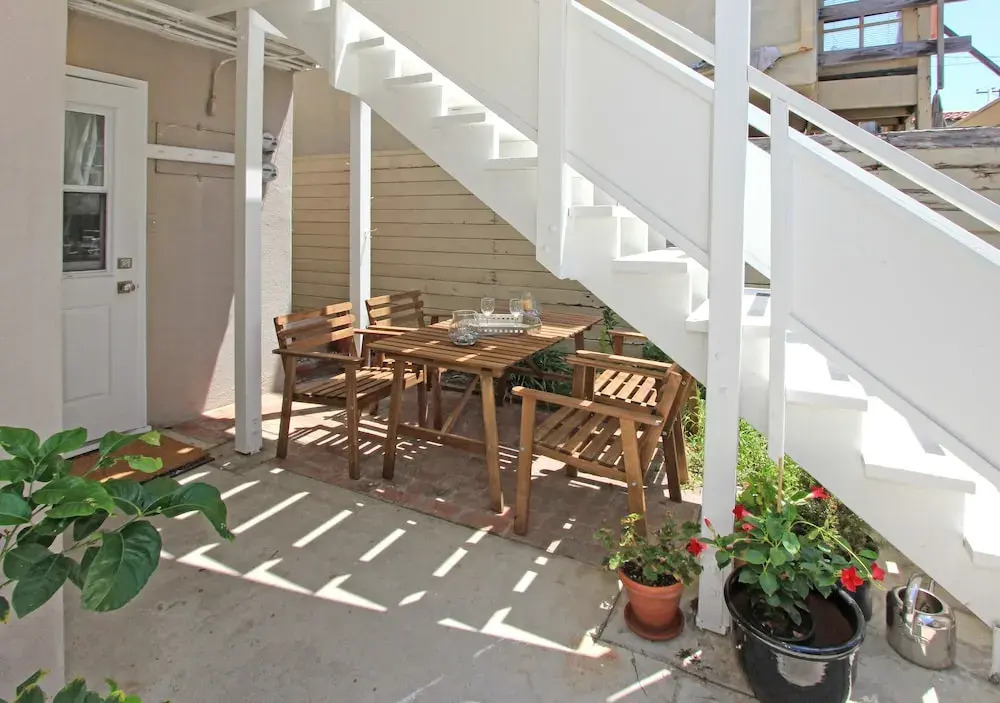 W. Bay Ave (68433) - 2 Br townhouse by RedAwning
