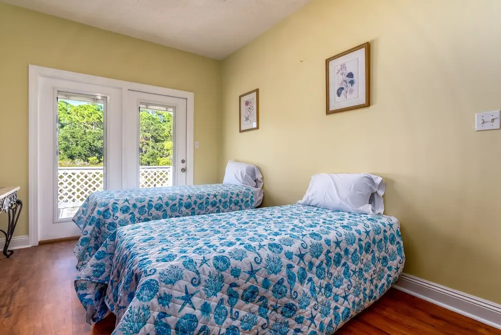 Sunrise - 346 Audubon Pl 6 Bedroom Home by RedAwning