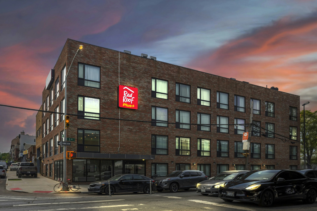 Red Roof Inn PLUS Brooklyn - 3rd Ave