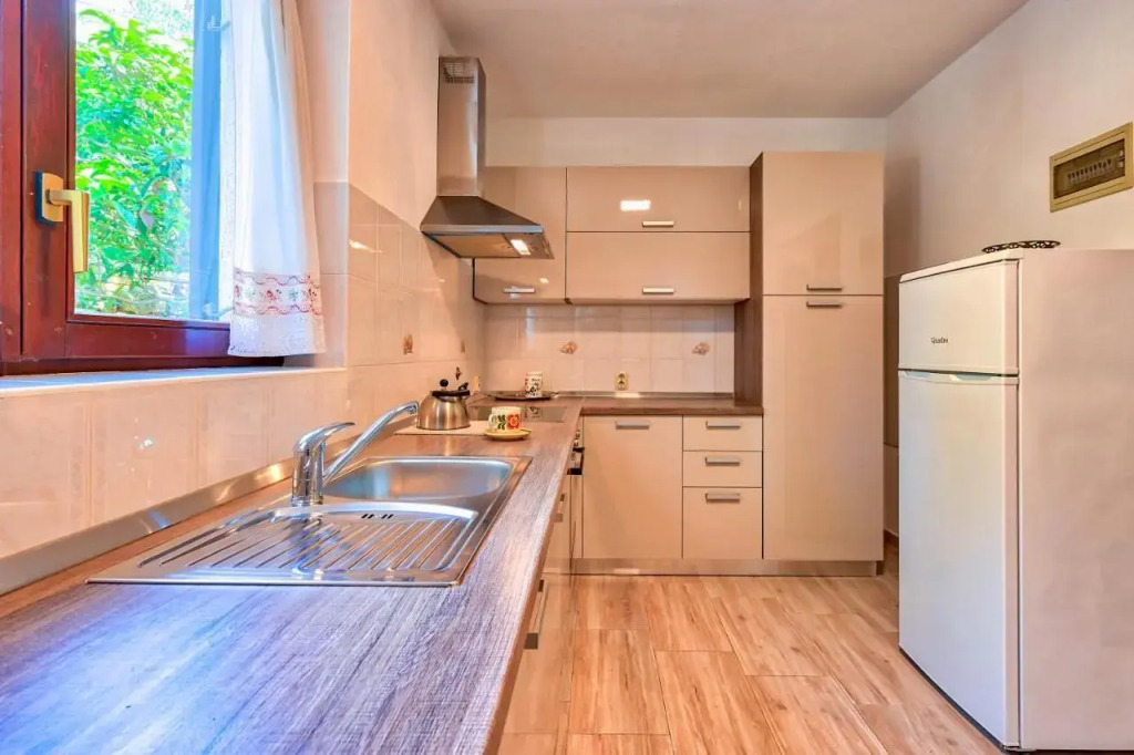 Iby Apartment