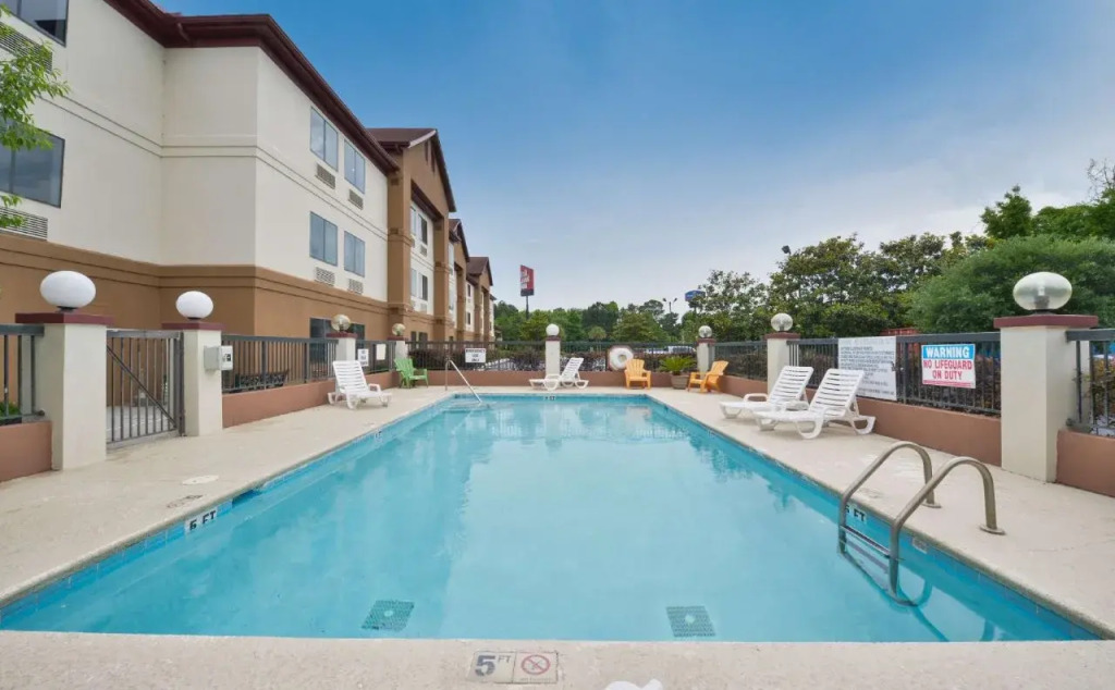 Red Roof Inn & Suites Savannah Gateway