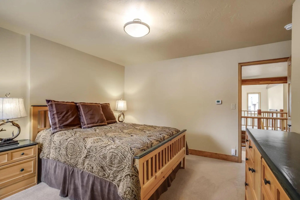 Friendly Fox Chalet 8 Bedroom Home by RedAwning