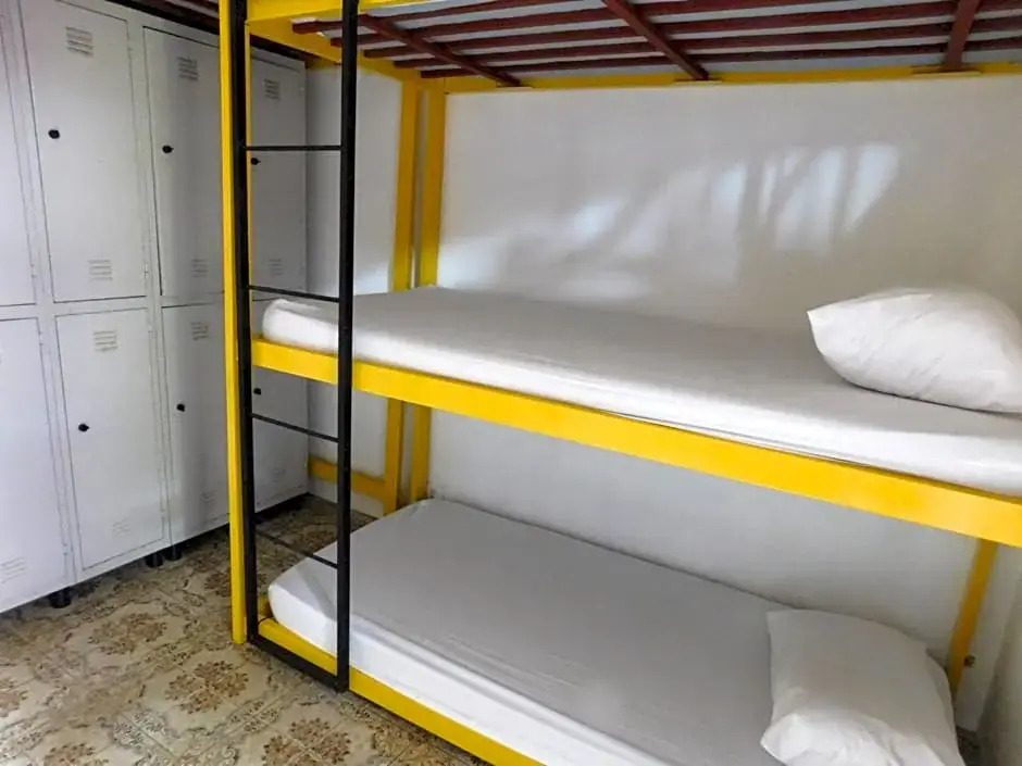 Na Praia Family Hostel & Coworking