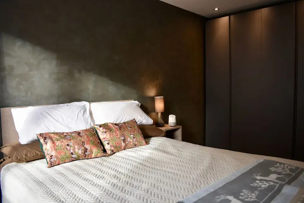 Artistic 1 Bedroom Apartment With Balcony Ifsc