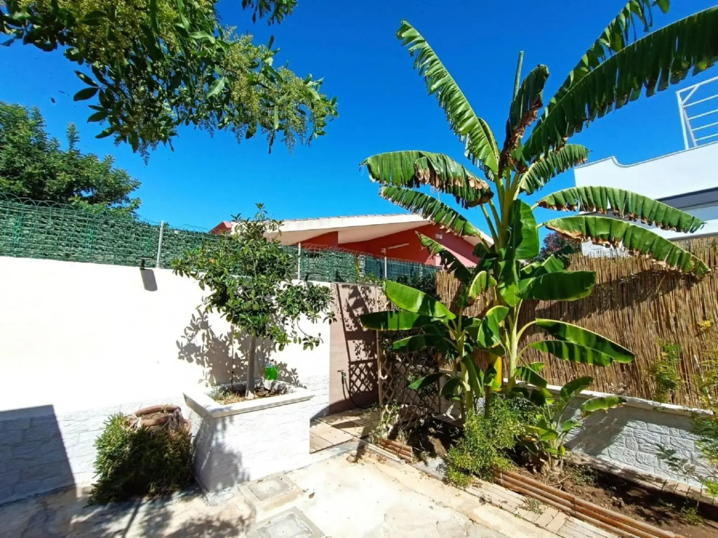 Snug holiday home in Pachino with a balcony/terrace