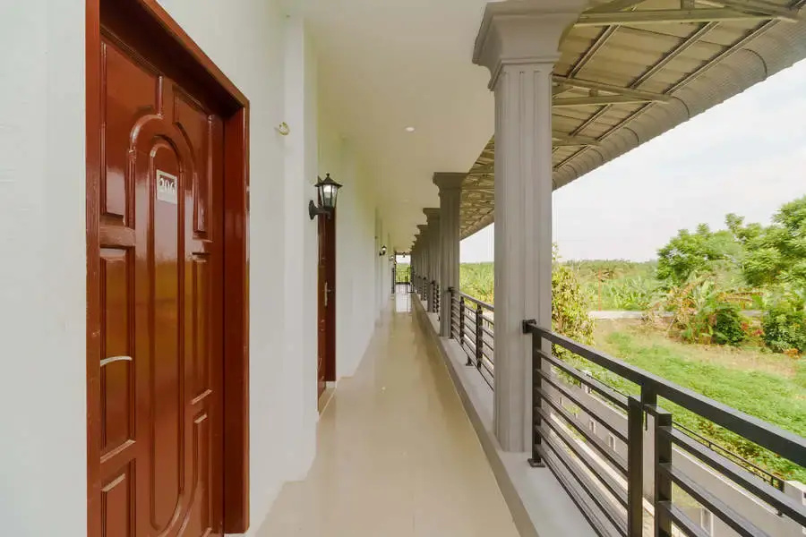 RedDoorz Plus near Kualanamu International Airport 2