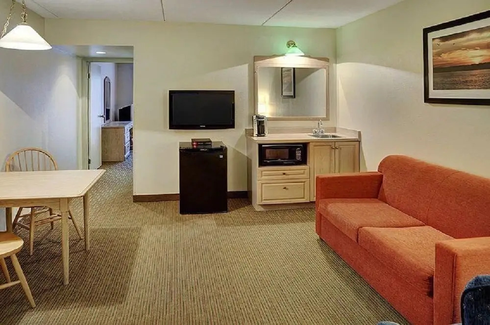 Thompsons Best Value Inn & Suites