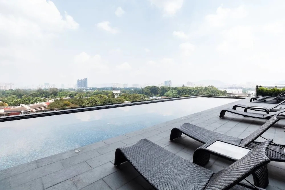 Professional 1BR Suites @ Tun Razak