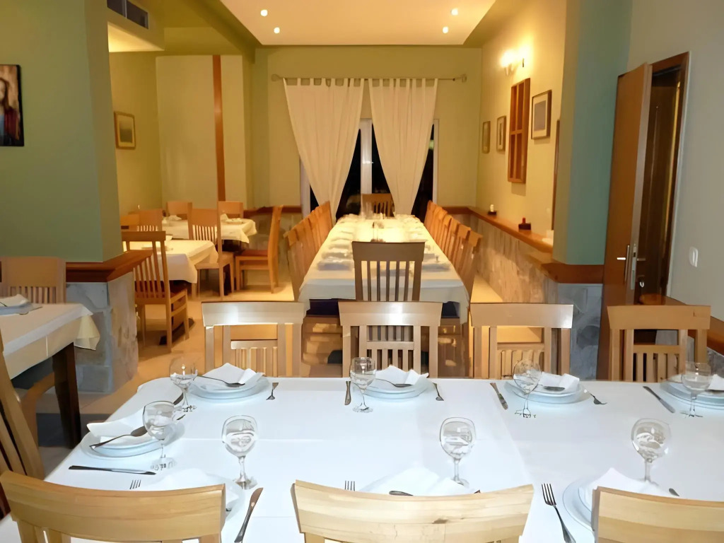 Hotel Dina