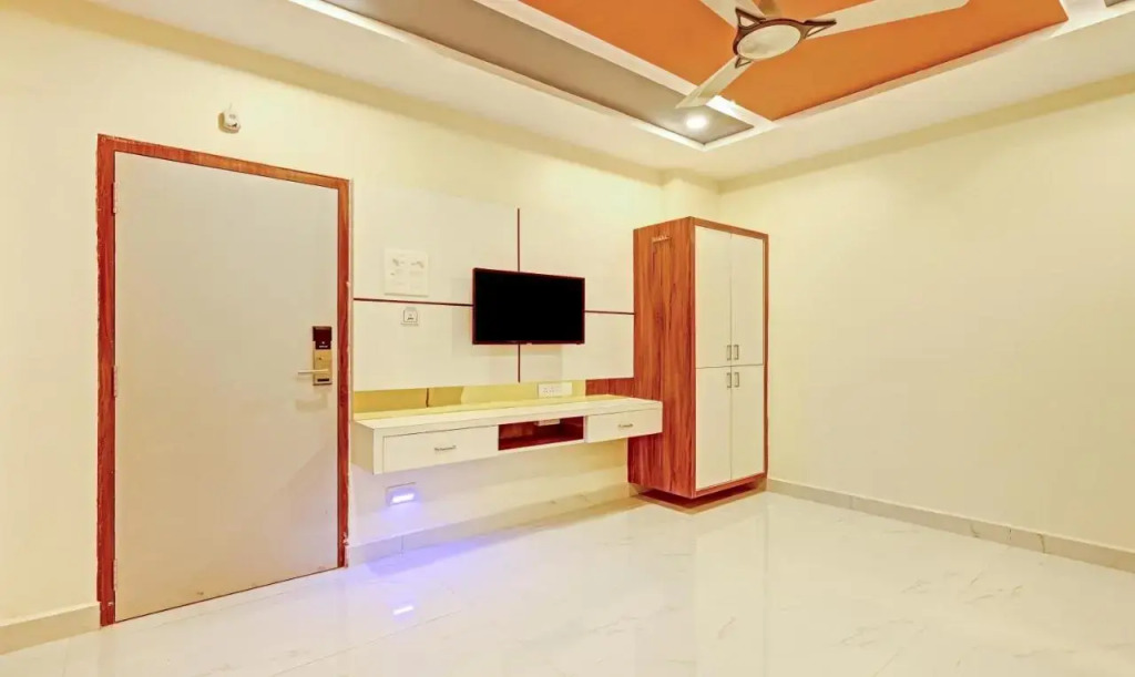 Itsy Hotels Sri Sai Grand Inn Near MG Road & PVP Mall