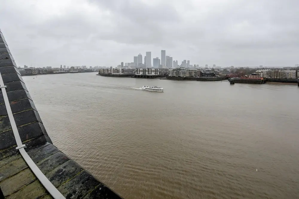 Skyline Water Front Penthouse Apartment