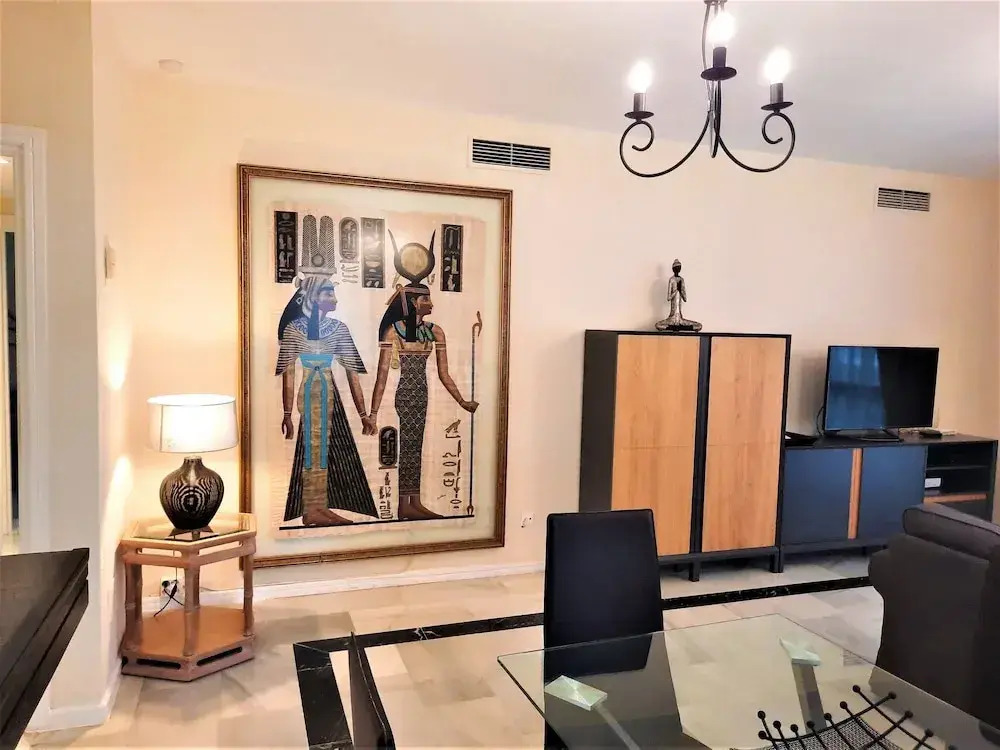 Beachfron Puerto Banus, 2 bed apt Playas Del Duque, Free Wifiparking 3 Pools