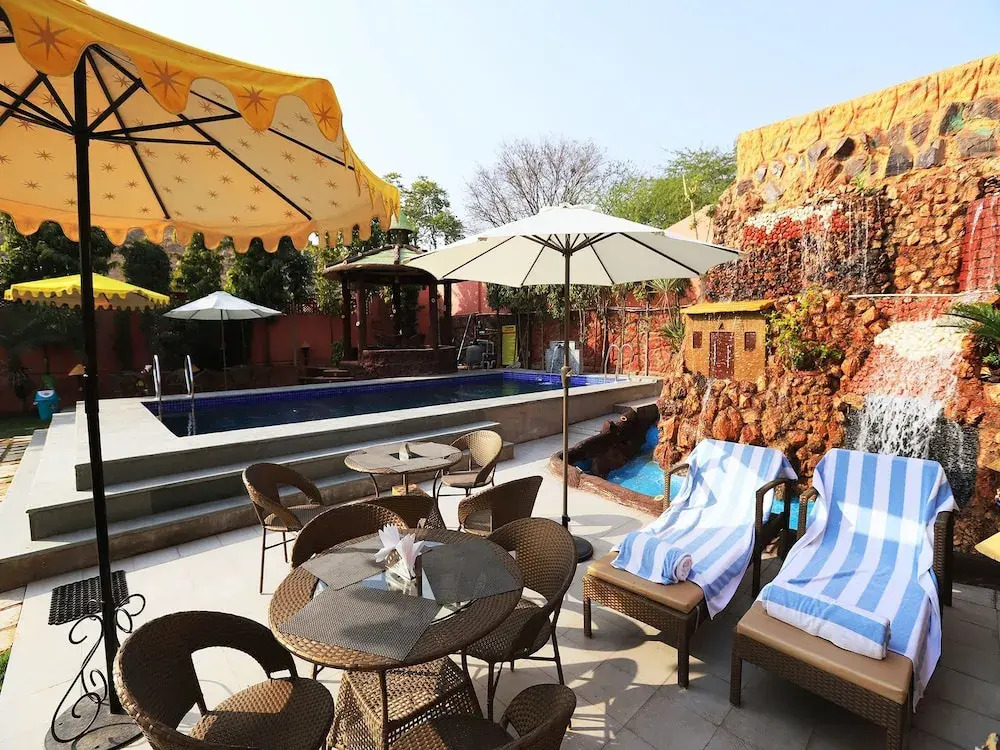OYO 11940 Hotel Yellow Park