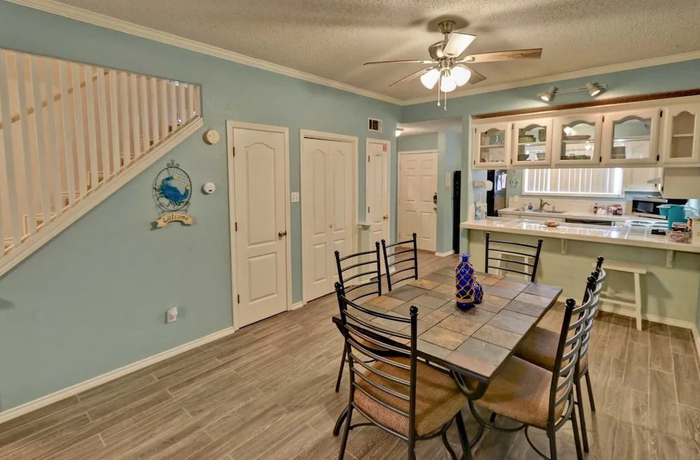 Dolphin 23 2 Bedroom Condo by RedAwning