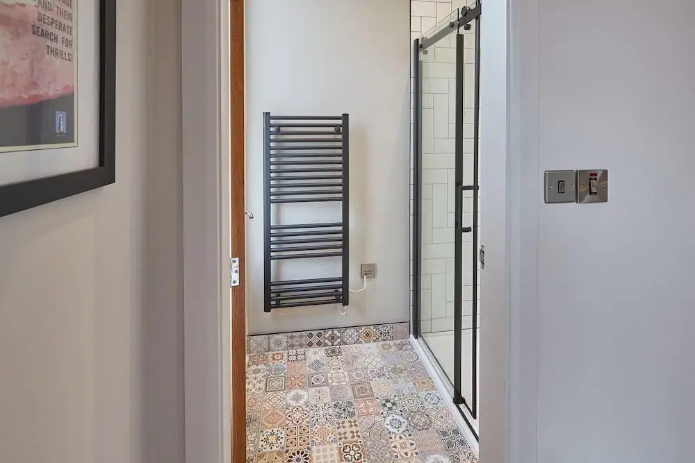 Bright North Bay Apartment Cricket Ground Views