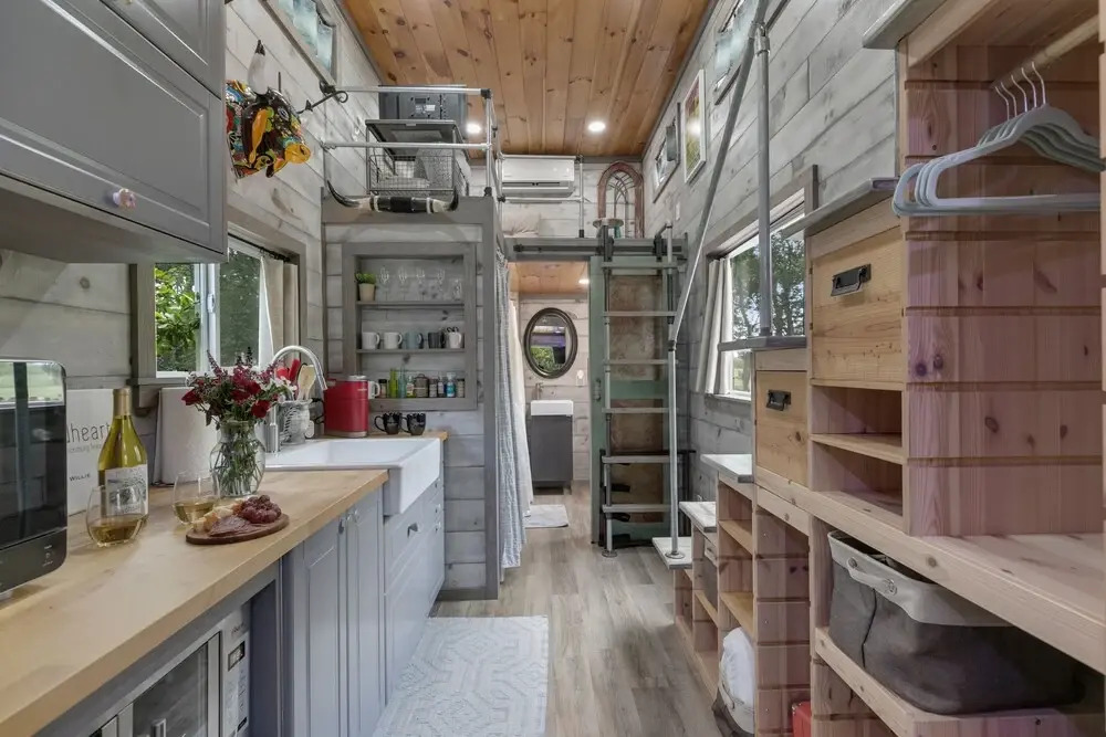 Stunning Modern Tiny Home W/grill