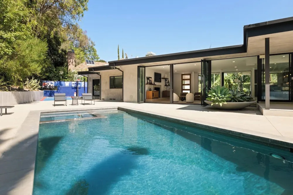 Valea Estate - Secluded Beverly Hills Retreat 1-acre Oasis