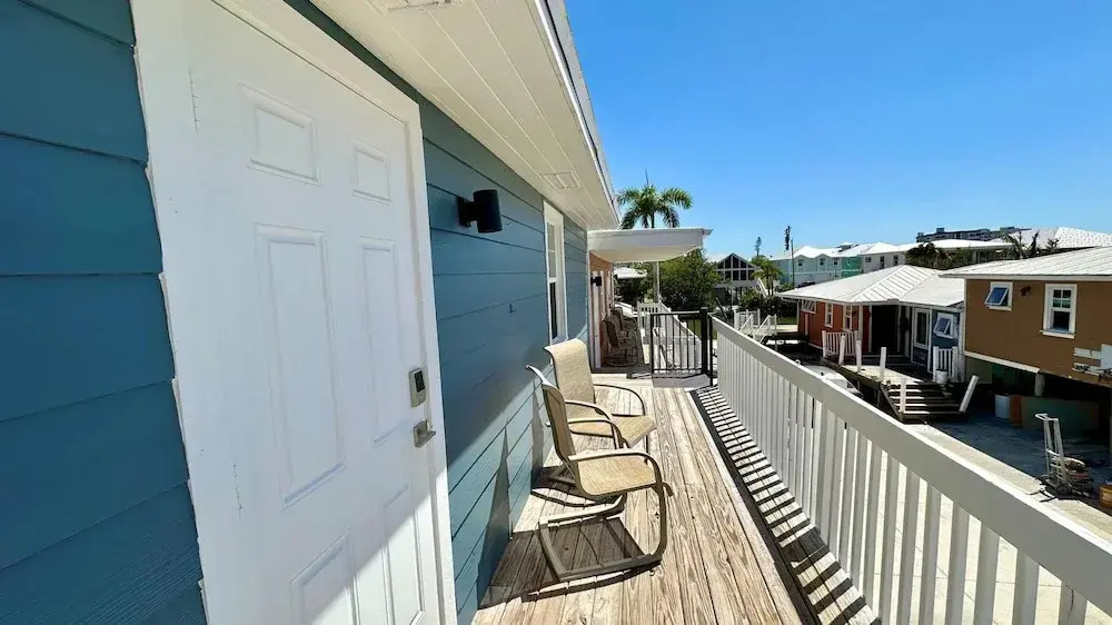 Fins Left - Next to Margaritaville