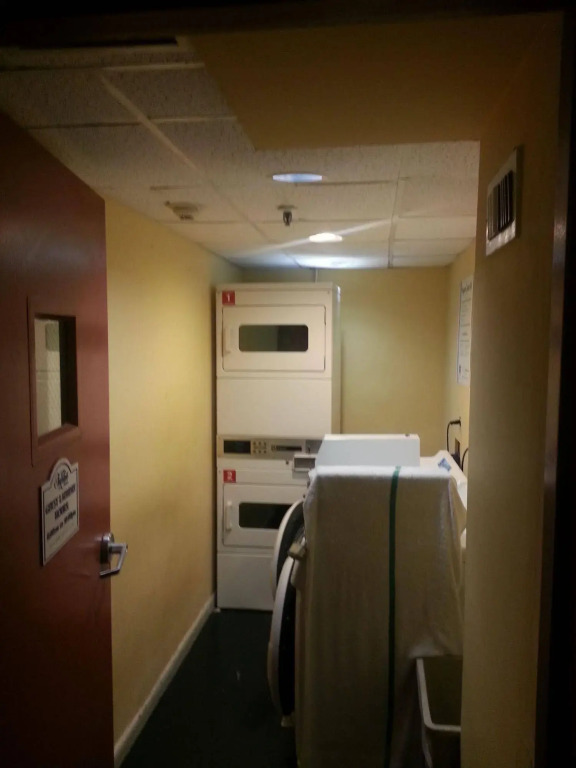 Kitchenette Condos Universal by Amerom