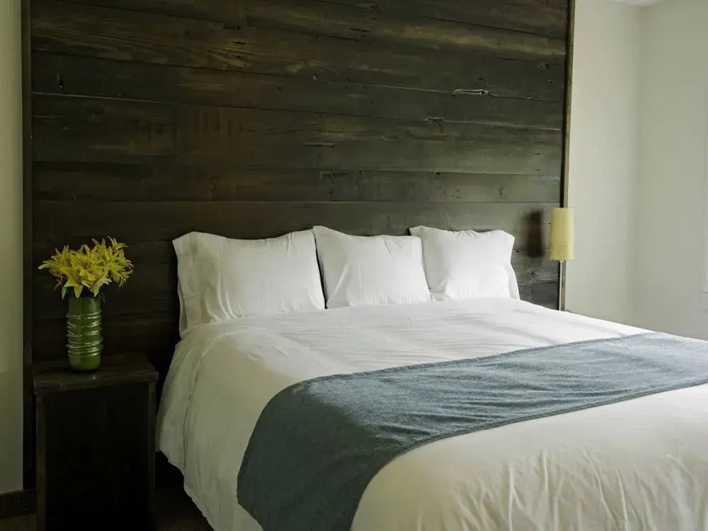 Pine Lodge Inn