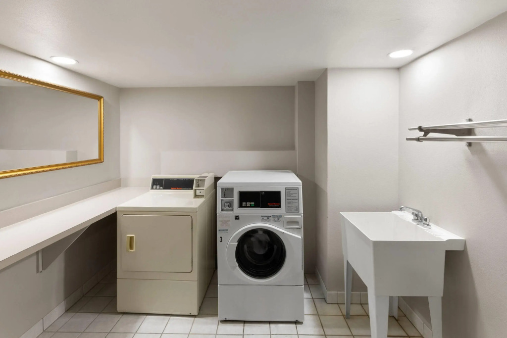 Days Inn by Wyndham Tulsa Central