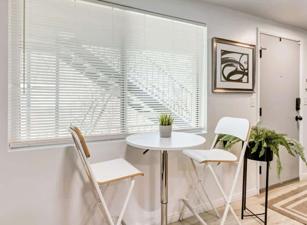 Convenient 2BR Apt w/ Parking, Near Downtown SLC