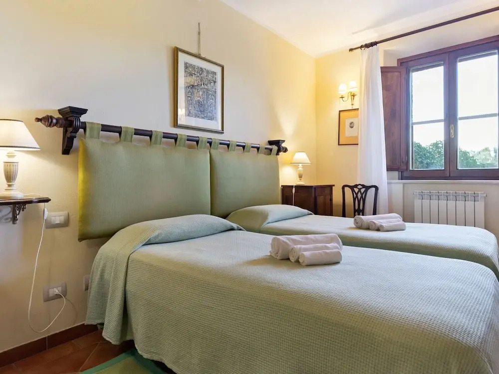 Quaint Holiday Home in Siena with Hot Tub