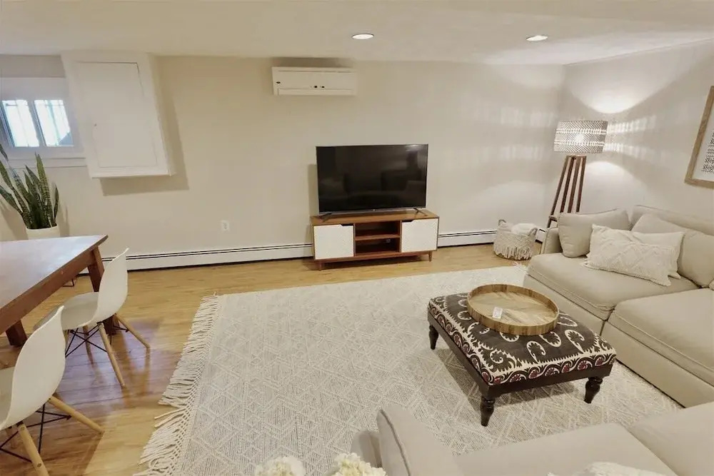 Top of the Town With Parking - 1 Bedroom