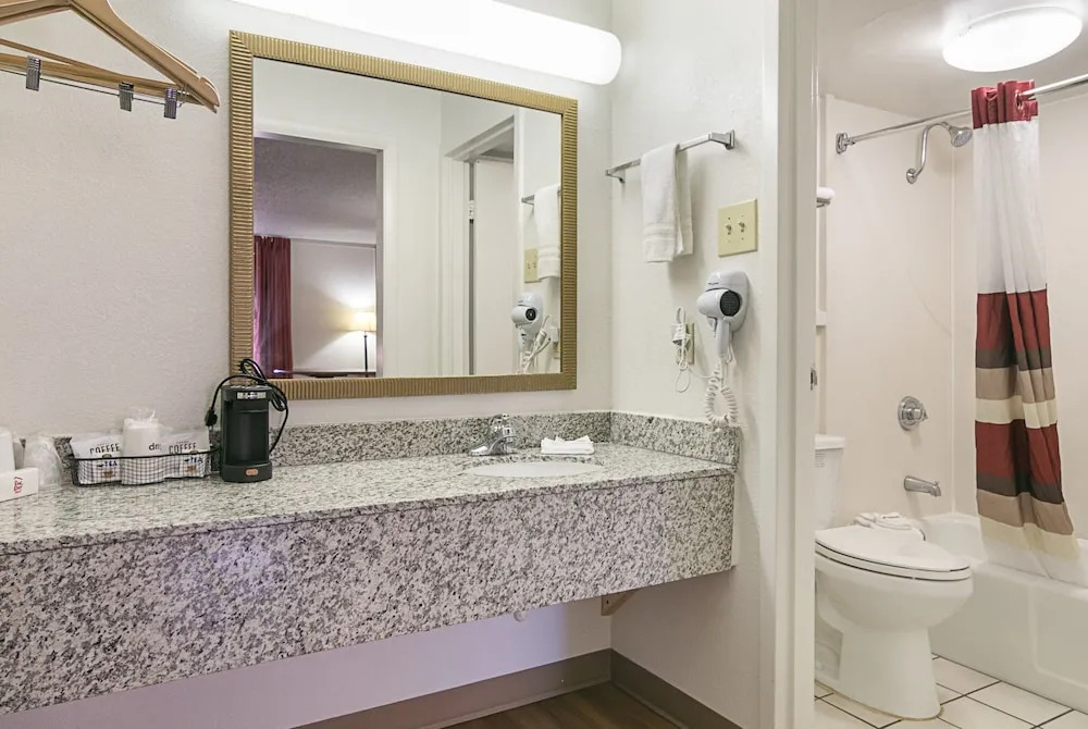 Holiday Inn Forsyth-I-75 (Exit 186)