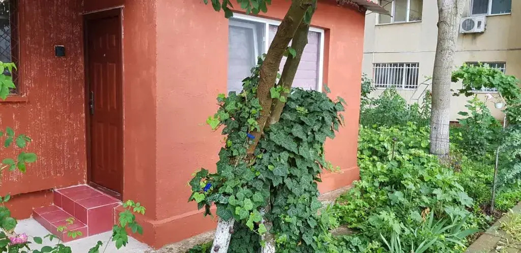 Navodari ap cu 3 cam decomandat la parter cu 2 intrări separate