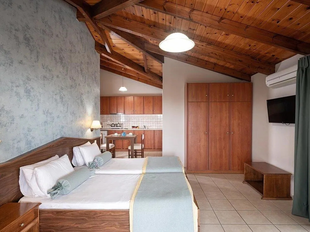 Sea View Suites & Holiday Homes - Plaka Beach Resort