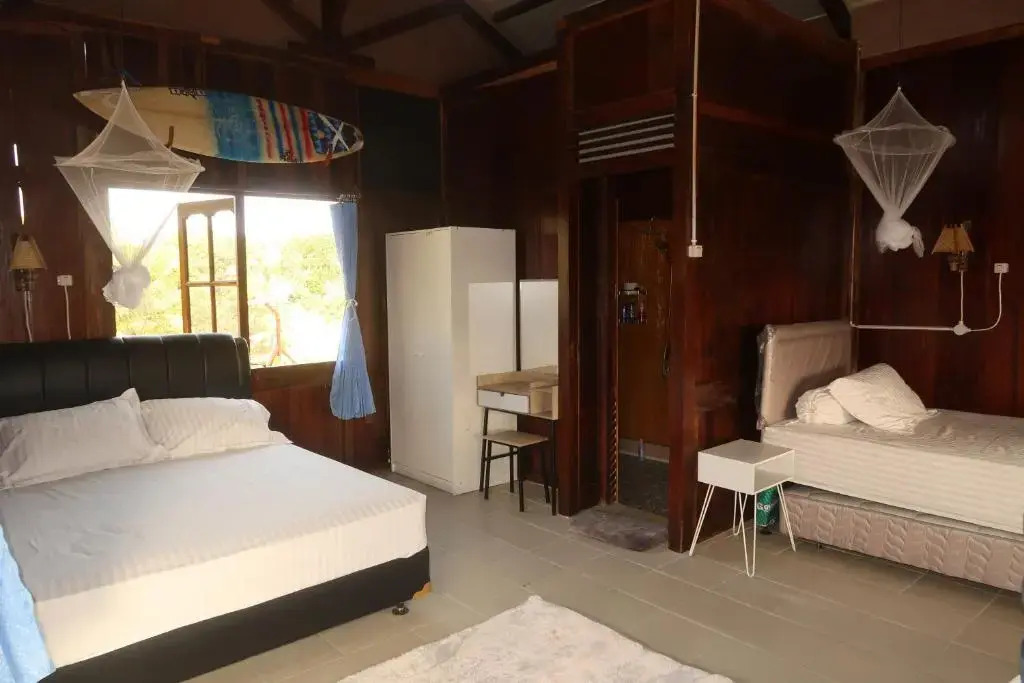 Aryas Surf Camp Cimaja