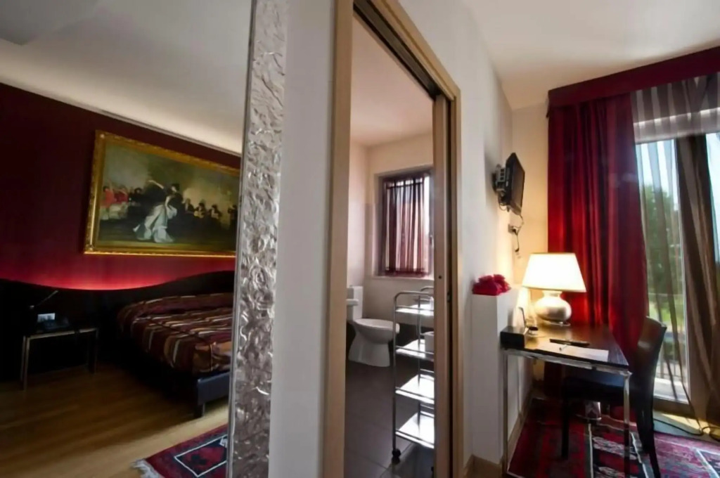 La Grotta Hotel