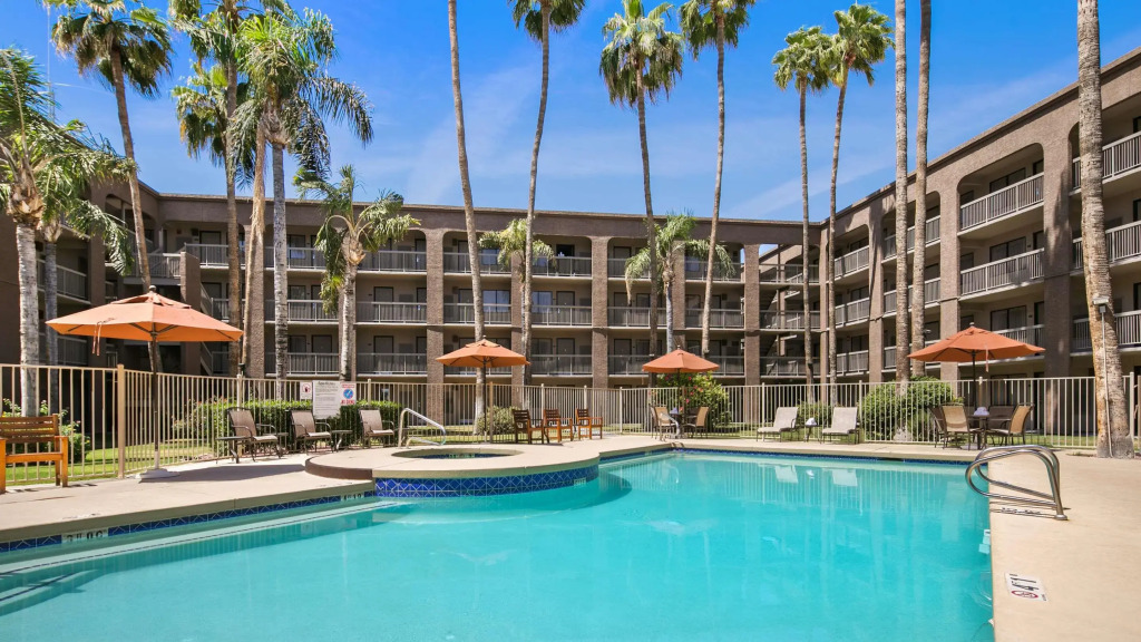 Best Western Plus Scottsdale Thunderbird Suites
